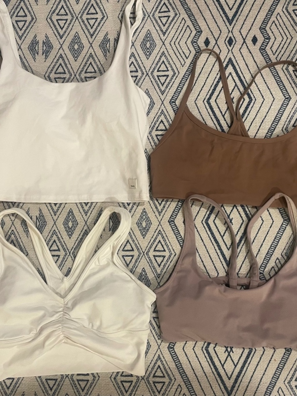 Bundle 3 Vuori and 1 Alo sports bra smalls